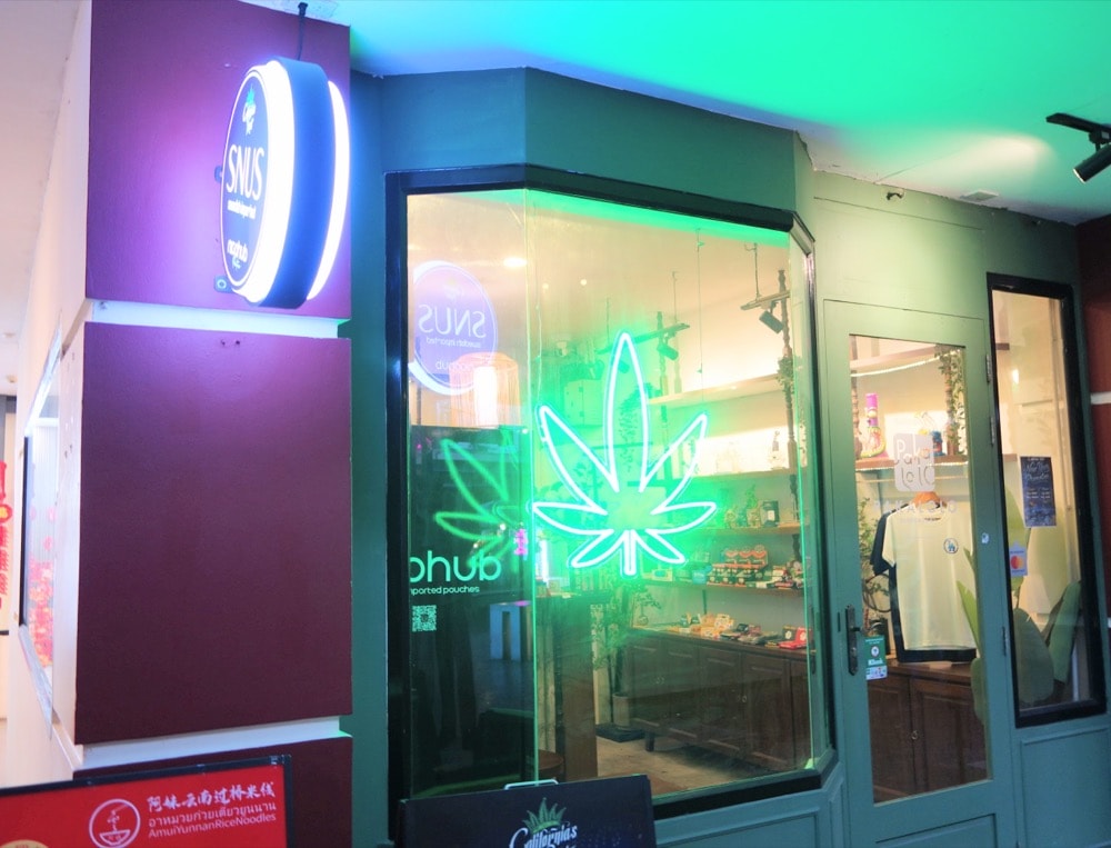 【Tha Maharaj 碼頭文青市集】曼谷瑪哈拉河畔市集,悠閒老城區散步景點 - 第30張圖 曼谷Tha Maharaj文青碼頭市集夜市。曼谷瑪哈拉碼頭市集景點介紹