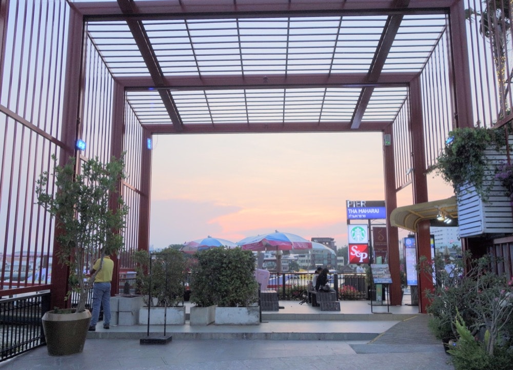 【Tha Maharaj 碼頭文青市集】曼谷瑪哈拉河畔市集,悠閒老城區散步景點 - 第12張圖 曼谷Tha Maharaj文青碼頭市集夜市。曼谷瑪哈拉碼頭市集景點介紹