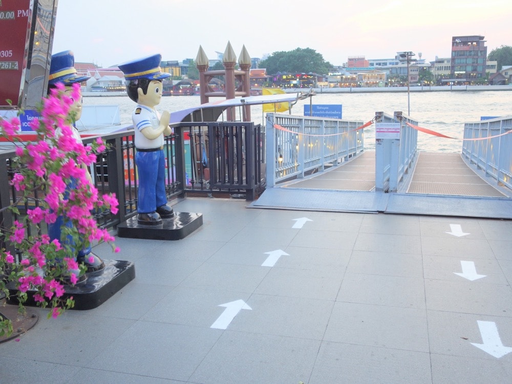 【Tha Maharaj 碼頭文青市集】曼谷瑪哈拉河畔市集,悠閒老城區散步景點 - 第41張圖 曼谷Tha Maharaj文青碼頭市集夜市。曼谷瑪哈拉碼頭市集景點介紹
