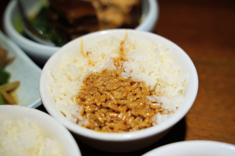 【喫飯食堂】永康街美食小吃推薦，必點招牌煎豬肝、封肉，喫飯食堂心得評價