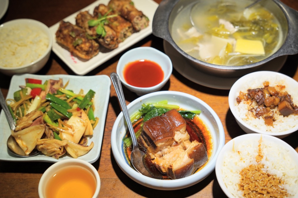 【喫飯食堂】永康街美食小吃推薦，必點招牌煎豬肝、封肉，喫飯食堂心得評價