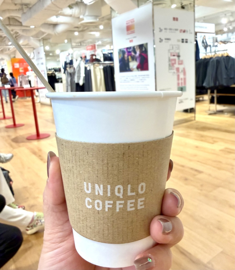 【UNIQLO COFFEE新宿東口本店】新宿UNIQLO二樓賣咖啡附設座位!ユニクロ新宿本店 - 第7張圖 UNIQLO COFFEE 新宿本店-到東京逛uniqlo買衣服也可以喝咖啡